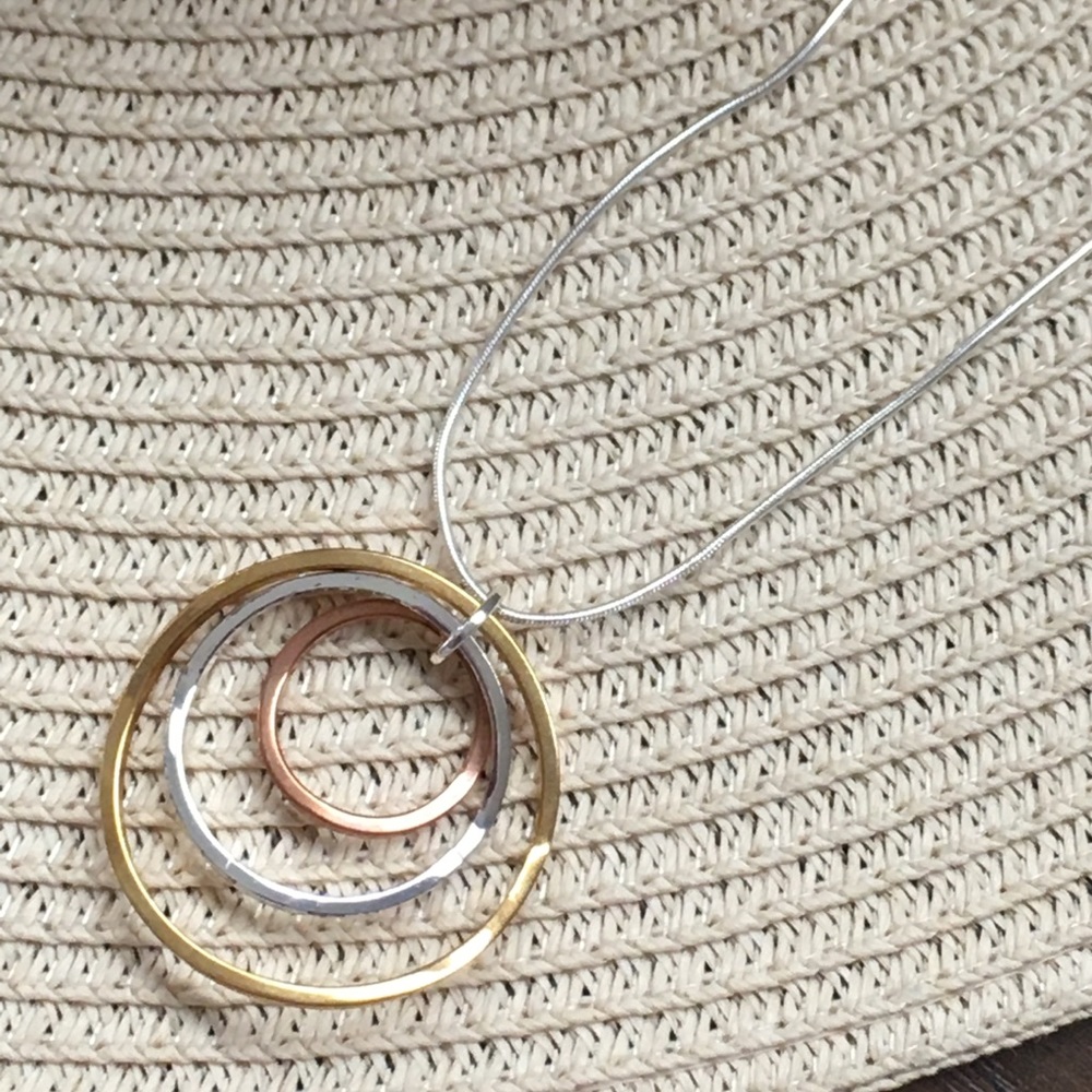 Three Circle Hoop Pendant Necklace